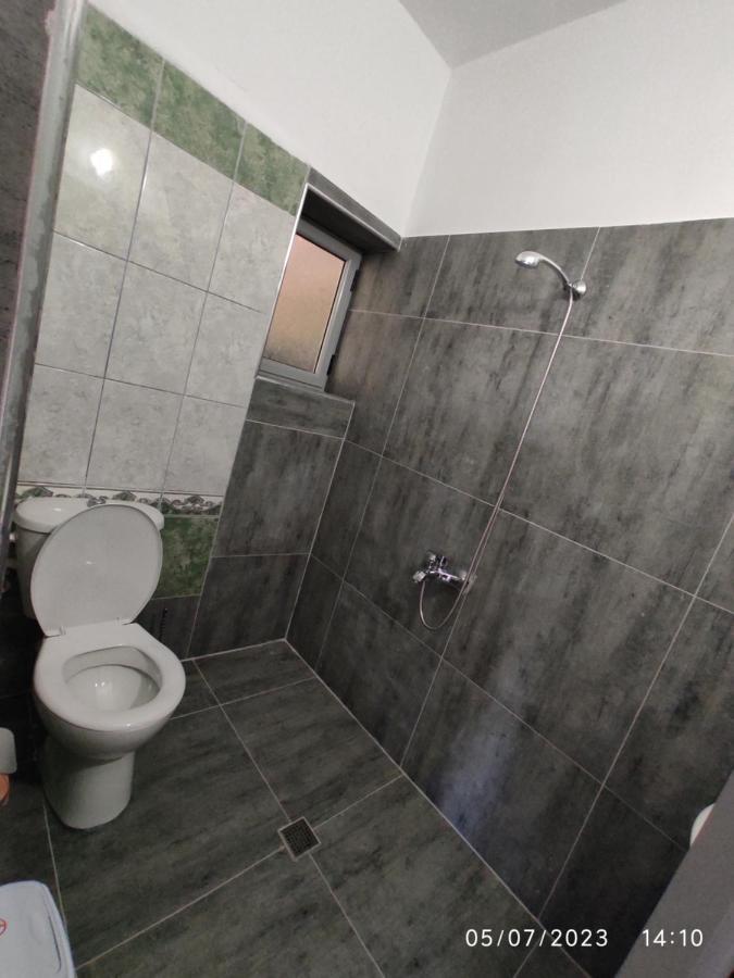 בראט Guest House Pashollari מראה חיצוני תמונה