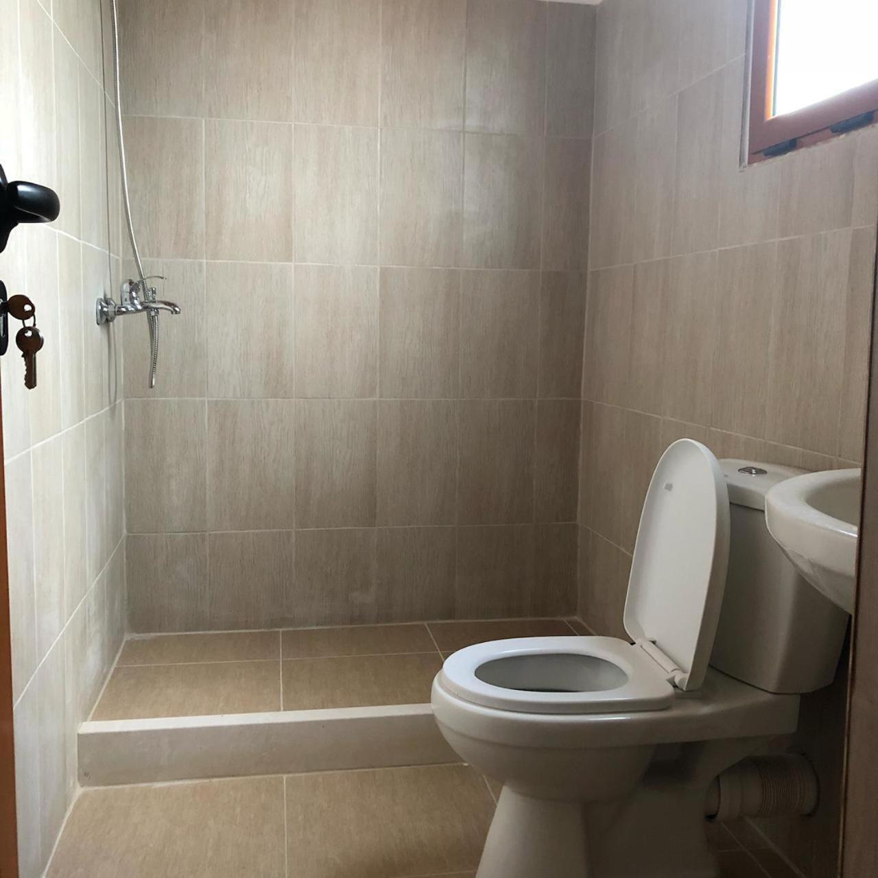 בראט Guest House Pashollari מראה חיצוני תמונה