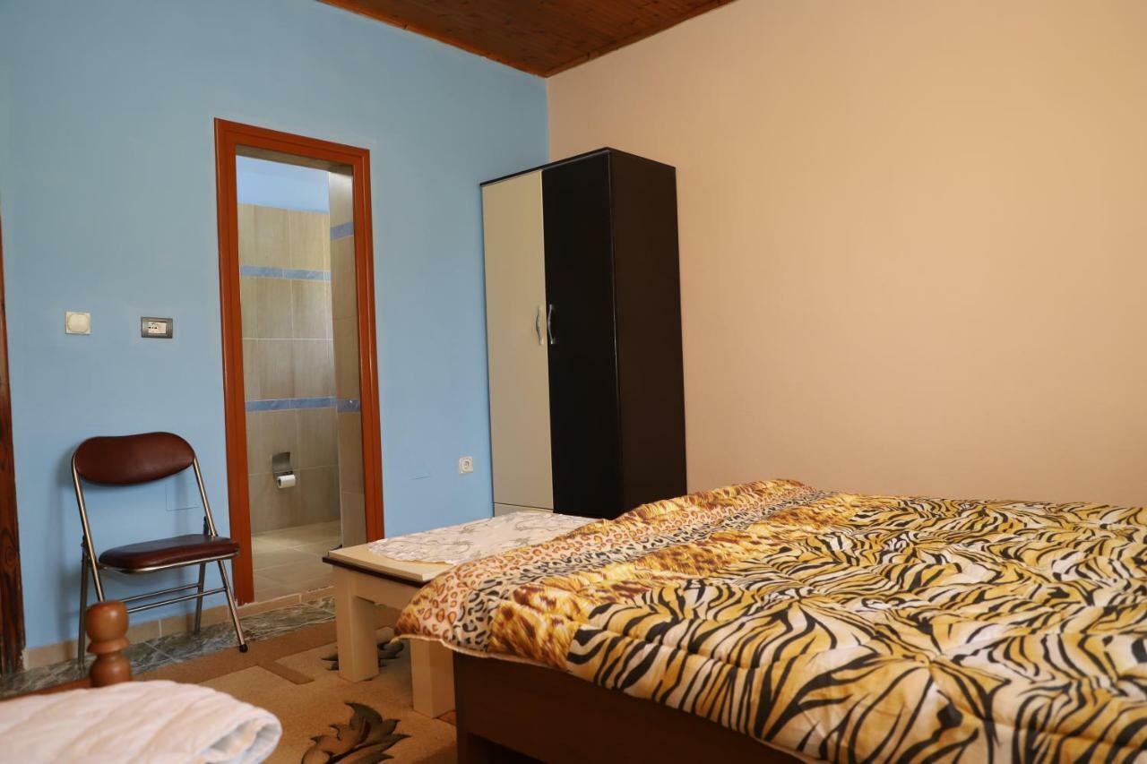 בראט Guest House Pashollari מראה חיצוני תמונה