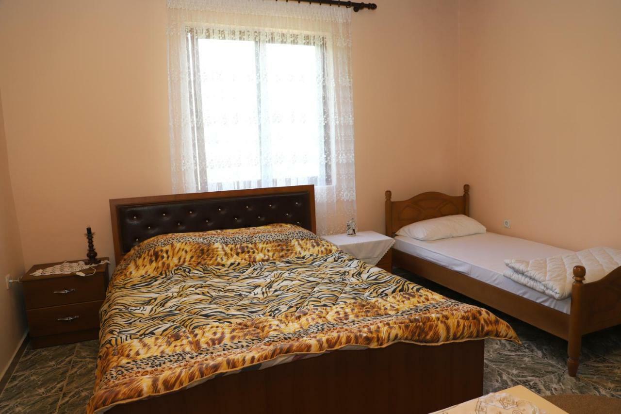 בראט Guest House Pashollari מראה חיצוני תמונה