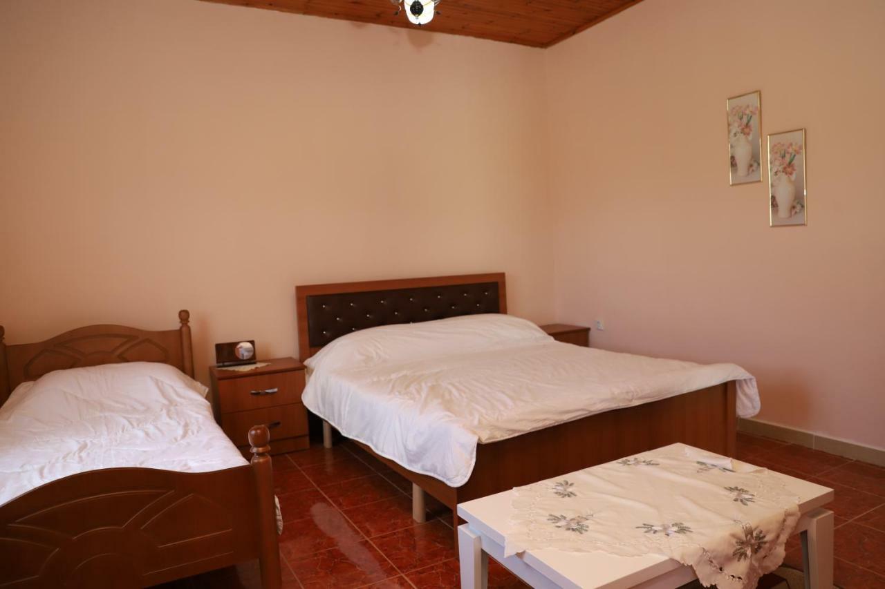 בראט Guest House Pashollari מראה חיצוני תמונה
