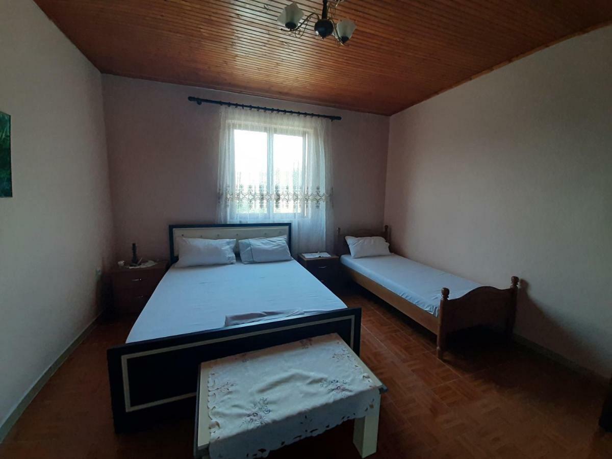 בראט Guest House Pashollari מראה חיצוני תמונה